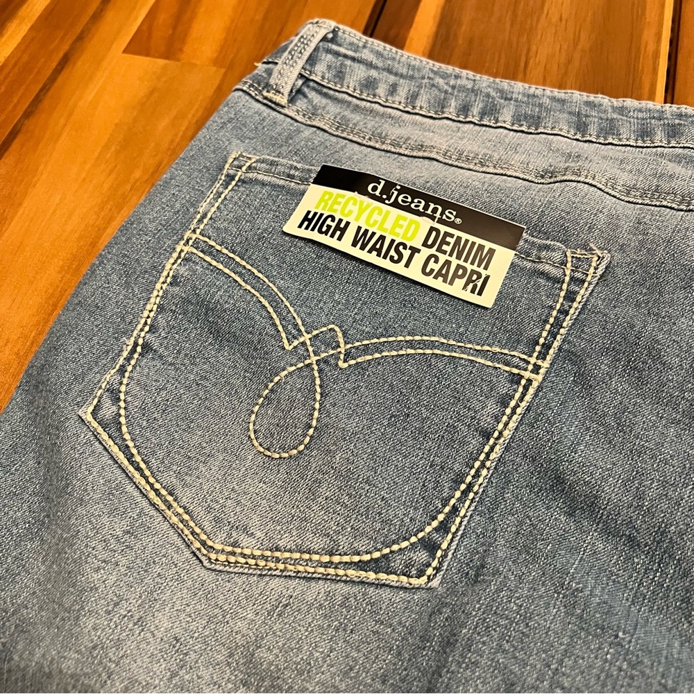 🆕 d.jeans High Waisted Distressed Denim Capri Jeans Size 14 - Picture 8 of 10